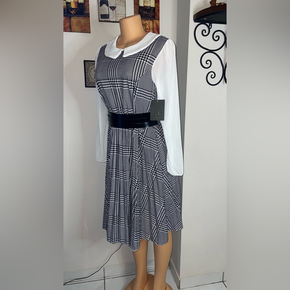 NWT CHECKERED LONG SLEEVE DRESS SIZE S.M - Picture 1 of 15